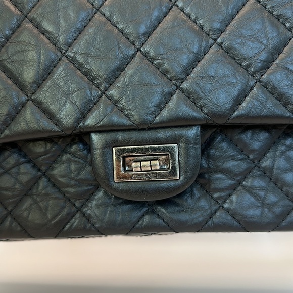 Chanel 2.55 Reissue 227 – Black Aged Calfskin, Ruthenium Hardware – Double Flap - Picture 3 of 12